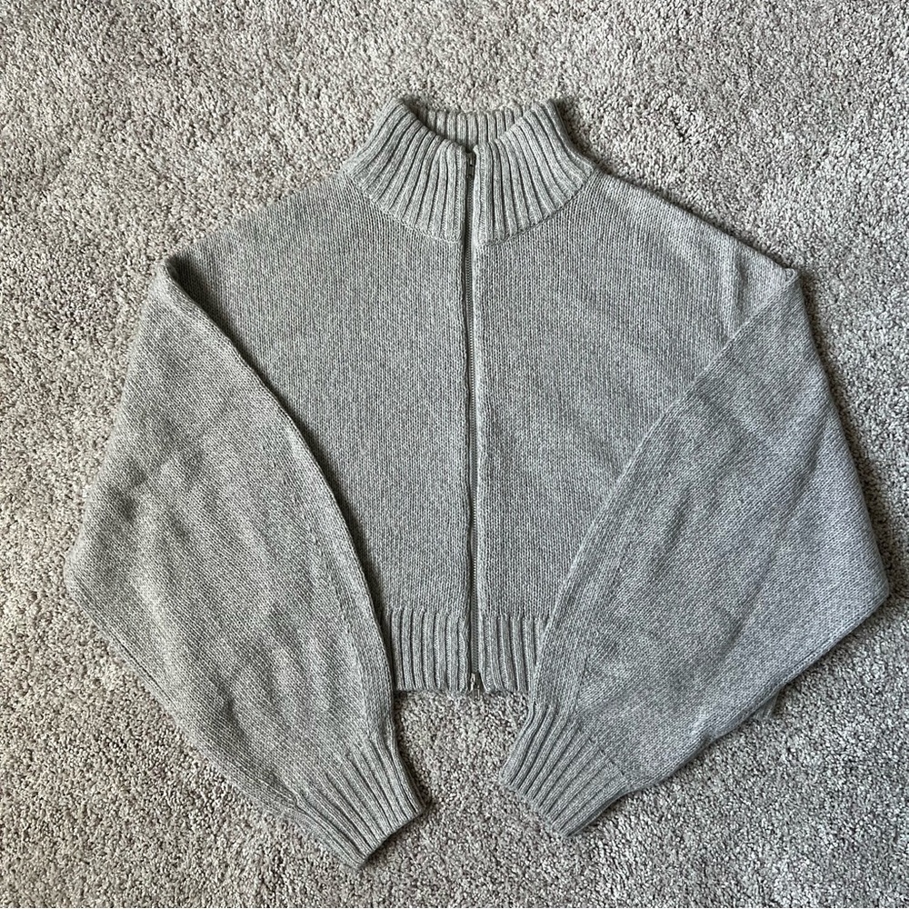 Cropped Gray Zip Up Sweater